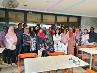 ބްރޯޑްކާސްޓަރުންނާއެކު ބޭއްވި ބައްދަލުވުމުގެ ތެރެއިން