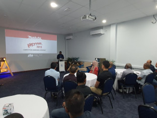 މަކިޓާ ހެއްޔާ މުބާރާތުގެ އިނާމު ހަވާލުކުރުމަށް ބޭއްވި ރަސްމިއްޔާތުގެ ތެރެއިން