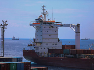 ދަތުރުތައް ކުރުމަށް ބޭނުން ކުރާ ކާގޯ ފެރީ އަކީ އިންޑިއާގެ ޝިޕިންގ ކޯޕަރޭޝަނުން އޮޕަރޭޓް ކުރާ ފެރީއެއް