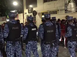 އާދިއްތަ ދުވަހުގެ ރޭ އެމްޑީޕީ އިން ކުރި މުޒާހަރާ އަށް ފުލުހުން ވަނީ ހުރަސް އަޅާފަ 