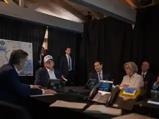 އީރާާންގެ އިންޒާރުތަކާ ދެކޮޅަށް، ޓްރަމްޕް ވަރުގަދަ އިންޒާރެއް ދެއްވައިފި 