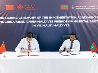 ވިލިމާލޭގައި ޗައިނާ ހިލޭ އެހީގެދަށުން ތަރައްޤީކުރުމަށް ހަމަޖެހިފައިވާ ޗައިނާ - މޯލްޑިވްސް ފްރެންޑްޝިޕް ހޮސްޕިޓަލް މަޝްރޫޢުގެ އިމްޕްލިމެންޓޭޝަން އެގްރިމަންޓްގައި ސޮއިކުރުން