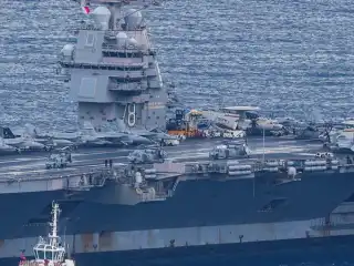 އީރާނަށް ހަމާލާ ދިނުމުގައި މުހިންމު ދައުރެއް އަދާކުރި އެމެރިކާގެ އެންމެ ބޮޑު މަނަވަރު ޖެރަލްޑް އާރް ފޯޑް އަށް ލިބުނު ގެއްލުން ތަކުގެ ސަބަބުން ސަރަހައްދު ދޫކޮށް ހިނގައްޖެ