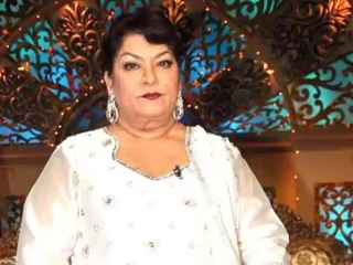 މަޝްހޫރު ކޮރިއޯގްރާފަރ ސަރޯޖް ޚާން އެޑްމިޓްކޮށްފި