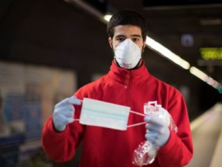 އާންމު ދަތުރުފަތުރު ކުރާ ސަރަހައްދުތަކުގައި މާސްކް ބޭނުންކުރުމަށް ސްޕެއިން ސަރުކާރުން މަޖުބޫރުކުރަނީ