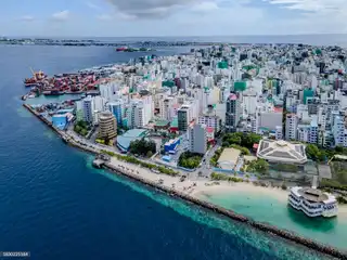 މިއީ 5 ޑިސެމްބަރު 2023 ގައި ނަގާފައިވާ ދިވެހިރާއްޖޭގެ ވެރިރަށް މާލޭގެ އާންމު ހާލަތު ހުރިގޮތް ދައްކުވައިދޭ މަންޒަރެއް.