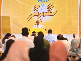 އަބްދުﷲ ޝާހިދު އައްޑޫގައި ބޭއްވި ޖަލްސާގައި ވާހަކަދައްކަވަނީ