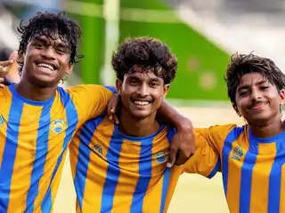 މެޗުގައި ލަނޑު ޖެހުމަށް ފަހު ވެލެންސިއާގެ ކުޅުންތެރިން އުފާ ފާޅު ކުރަނީ