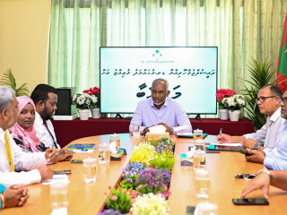 The president met members of R. Dhuvaafaru council and WDC on Sunday