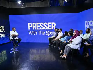 ހޮނިހިރު ދުވަހު ބޭއްވި ނޫސްވެރިންގެ ބައްދަލުވުމުގައި ސަރުކާރުގެ ތަރުޖަމާނު މުޙައްމަދު ހުސައިން ޝަރީފް (މުންދު) ވާހަކަ ދައްކަވަނީ. 