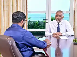 ސަރުކާރުން އަލަށް ފެށި "ރައްޔިތުންގެ އަޑު" ސިލްސިލާގައި ރައީސް މުއިއްޒު ރައްޔިތުންނާ ބައްދަލު ކުރައްވަނީ