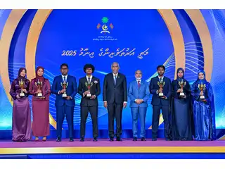 ރައީސުލްޖުމްހޫރިއްޔާ، "މަތީ އަރުތަވެރިންގެ އިނާމު 2025" ގެ ފަސްވަނަ ދަންފަޅި ޝަރަފުވެރިކޮށްދެއްވައިފި