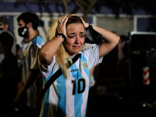 މަރަޑޯނާގެ މަރާ ގުޅިގެން އޭނާގެ ސަޕޯޓަރަކު ހިތާމަފާޅުކުރަނިކޮށް