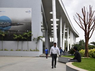 އިންޑިއާގެ ކޯޕަރޭޓް ޓެކްސް ކުރިން ހުރީ 30 އިންސައްތައިގަ އެވެ.