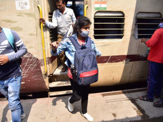 އިންޑިޔާގައި ކޮވިޑް-19 އަންނަނީ ފެތުރެމުން