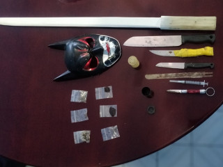 ފުލުހުންގެ ހިންގި އޮޕަރޭޝަންގައި ފެނުނު ތަކެތި