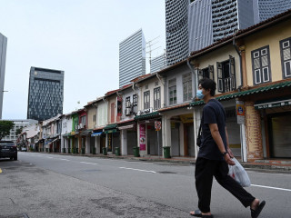 ސިންގަޕޫރުން ކޮވިޑް-19 އާއި ގުޅިގެން އަޅާފައިވާ ފިޔަވަޅުތަކަށް ލުއިތަކެއް ދެނީ