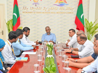The president met members of Dh. Meedhoo council and WDC on Tuesday