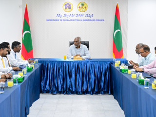 The president met members of Lh. Kurendhoo council and WDC on Saturday