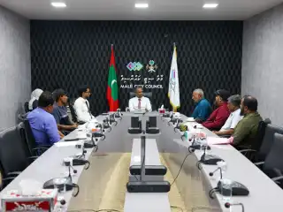 ފުޑްކޯޓުތައް ހުސްކުރުމަށް އެސްޓީއޯ އިން އެންގުމާ ގުޅިގެން، އެ ތަންތަން ހިންގާ ފަރާތްތަކުން ކަންބޮޑުވުން ފާޅުކޮށް، މާލެ ސިޓީގެ މޭޔަރު އާދަމް އާޒިމްއާ ބައްދަލުކުރުން