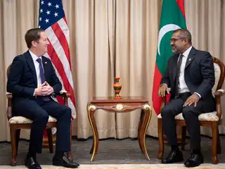 ޓްރަމްޕްގެ މަންދޫބު ސާޖިއޯ، ފޮރިން މިނިސްޓަރު ޚަލީލް އާއި ޑިފެންސް މިނިސްޓަރު ޣައްސާންއާ ބައްދަލު ކުރައްވައިފި