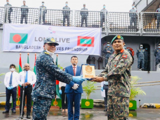 ބަންގްލަދޭޝްގެ އަސްކަރިއްޔާގެ އިސްބޭފުޅަކާއި ރާއްޖޭގެ އަސްކަރިއްޔާގެ ޗީފް އޮފް ޑިފެންސް ފޯސް އަބްދުﷲ ޝަމާލް