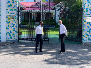 ރައްޔިތުންގެ މަޖިލީހުގެ ރައީސް މުހައްމަދު ނަޝީދު އާއި ރައީސުލްޖުމްހޫރިއްޔާ އިބްރާހީމް މުހައްމަދު ޞާލިހު