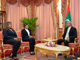 ސުޕްރީމް ކޯޓުގެ ފަނޑިޔާރު ކަމަށް ޑރ. އަޒްމިރަލްދާ ޒާހިރާއި އައިޝާ ޝުޖޫން އައްޔަން ކުރެއްވުމަށްފަހު ރައީސް ބައްދަލު ކުރައްވަނީ