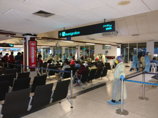 ސްރީލަންކާގައި ތިބި ބައެއް މީހުން މިރޭ މާލެގެނެސްފައި