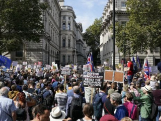 އިނގިރޭސިވިލާތުގައި ކުރަމުންދާ މުޒާހަރާތަކުގެ ތެރެއިން