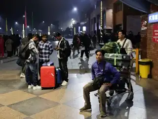 މެދުއިރުމަތީގެ މަސްރަހު ނުރައްކާވެ، ދުބާއީ އެއާޕޯޓާއެކު އެ ސަރަހައްދުގެ މައި އެއާޕޯޓުތައް ބަންދު ކުރުމުން ދުނިޔޭގެ ވައިގެ ދަތުރުފަތުރަށް ބޮޑު ލޮޅުމެއް އަރައިފި