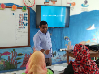 ދިވެހިބަސް ހެޔޮ ގޮތުގައި ބޭނުންކުރަން ދަސްކޮށްދިނުމުގެ ކިލާހެއްގައި އެކަޑަމީގެ ރައީސް އަޝްރަފް ސެޝަނެއް ނަންގަވައިދެއްވަނީ