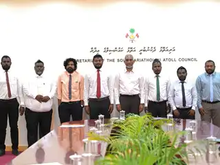 އދ. އަތޮޅު ކައުންސިލް މެންބަރުން ރައީސް މުއިއްޒު އާއި އެކު