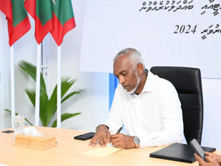 The president met the island council and WDC members of Vandhoo island on Wednesday