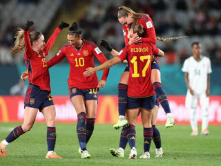 ސްޕޭން ކުޅުންތެރިން އުފާފާޅު ކުރަނީ