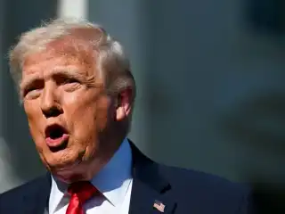 އީރާނުގެ ބަނދަރުތައް ބަންދުކުރުމާ ކުރިމަތިލާ އުޅަނދުތައް ނައްތާލާނެ ކަމުގެ އިންޒާރު ޓްރަމްޕް ދެއްވައިފި