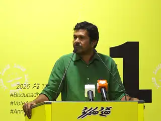 އަންގާރަ ދުވަހުގެ ރޭ ބޭއްވި ބޮޑު ބަދަލު ހަރުގެ ޖަލްސާގައި ރައްޔިތުންގެ މަޖިލީހުގެ އުނގޫފާރު ދާއިރާގެ ކުރީގެ މެންބަރު މުހައްމަދު ވަހީދު (ވައްޑެ) ވާހަކަ ދައްކަވަނީ. 