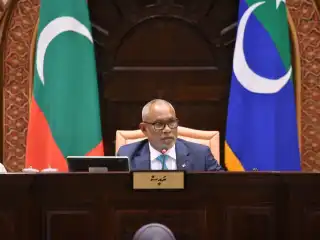 ރައްޔިތުންގެ މަޖިލީހުގެ ޖަލްސާއެއްގައި މަޖިލީހުގެ ރައީސް ޢަބްދުއް ރަހީމް ރިޔާސަތުގައި