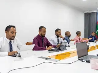 އެލްޖީއޭ ބޯޑުގެ ބައްދަލުވުމެއްގެ ތެރެއިން 