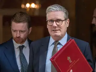 ބޮޑު ވަޒީރު ސްޓާމާ ޕްރެޝަރަށް ވެއްޓިފައި ވަނިކޮށް، ޗީފް އޮފް ސްޓާފް އިސްތިއުފާާ ދެއްވައިފި 