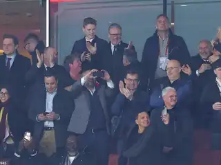 މެޗުގައި އާސެނަލް އިން ލަނޑު ޖެހުމުން، އިނގިރޭސި ބޮޑު ވަޒީރު ސްޓާމާ އުފާ ފާޅު ކުރައްވަނީ