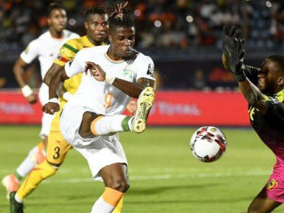 ޒަހާ ވަނީ އައިވަރީ ކޯސްޓް މޮޅުކޮށް ދީފަ