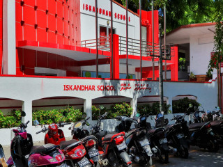 އިސްކަންދަރު ސްކޫލްގެ މައި ދޮރާށި