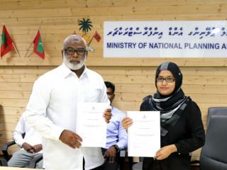 ބަނދަރު ހެދުމަށްޓަކައި ހެވީ ފޯރސް ޕްރައިވެޓް ލިމިޓެޑްއާއި ހަވާލުކުރުވުން