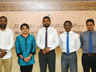 ކަމަދޫ ކައުްނސިލްގެ މެމްބަރު މިނިސްޓަރ ޔުމްނާ އާއިއެކު