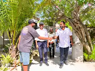 ރައީސް ސޯލިހު އާއި އިތުބާރު ކެމްޕެއިން ޓީމް ކުޅުދުއްފުޓާއި ހަނިމާދޫގައި ކެމްޕެއިން ހަރަކާތްތަކުގައި ބައިވެރިވެވަޑައިގަތް