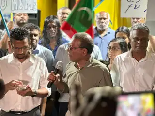 ރައީސް ނަޝީދު މުއިއްޒުއަށް: މުޢިއްޒާއި ސަރުކާރުން މަޝްވަރާގެ މޭޒަށް ވަޑައިގަންނަވަންދެން އިހުތިޖާޖުގައި ދެމި ތިބޭނަން 