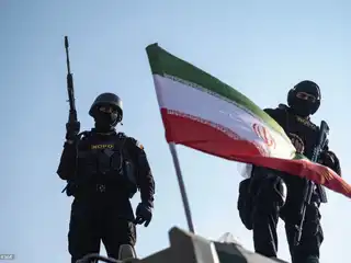 "ދެ ގަޑިއިރުގެ ހަނގުރާމައަކަށް ނުވާނެ" ކަމަށް ބުނެ އީރާނުން ވަގުތުން ހަރުކަށި ރައްދުދޭނެ ކަމުގެ އިންޒާރު ދީފި