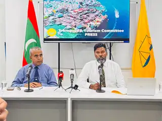 Mohamed Raee, a member of the MDP National Congress and former representative for the Makunudhoo constituency, speaks at a press conference organized by the party's Transport and Tourism Committee.