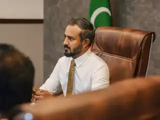 ތެލުގެ އަގު އިންތިހާއަށް އުފުލިފައިވާތީ މޭޔަރު ޢާޠިފް ކަންބޮޑުވުން ފާޅުކުރައްވައިފި